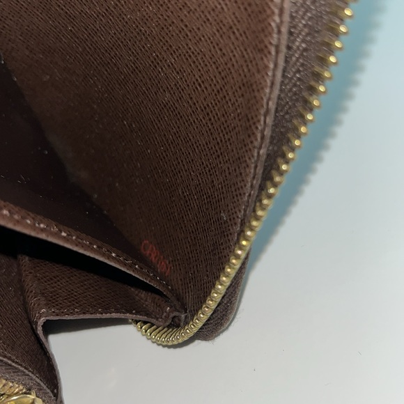 Louis Vuitton Zippy Wallet - Picture 9 of 9
